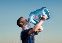 Cuidado con la hiponatremia, el riesgo de ingerir demasiada agua Hiponatremia-riesgo-ingerir-demasiada-agua